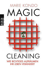 Magic Cleaning" von Marie Kondo mit minimalistischem rotem Gitter-Design auf weißem Hintergrund, das Ordnung und Struktur symbolisiert
