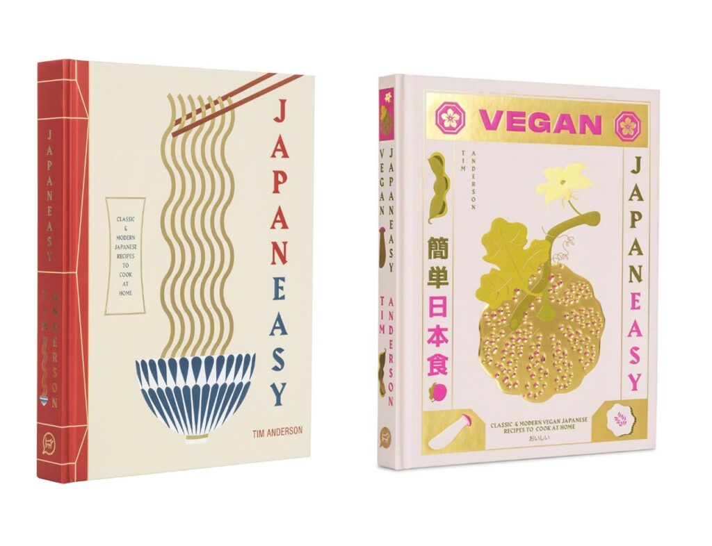 Zwei Kochbücher nebeneinander: "JapanEasy" mit eleganten Nudel-Illustrationen und "Vegan JapanEasy" mit buntem vegetarischem Design von Tim Anderson