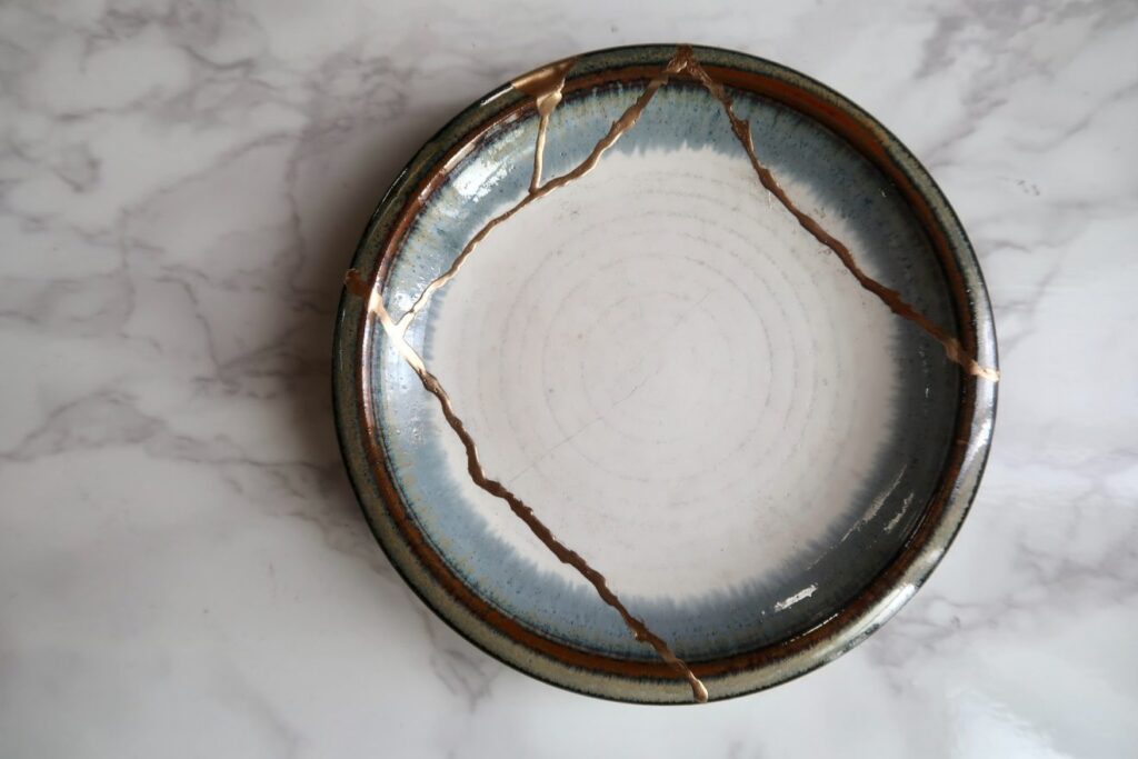 Kintsugi (金継ぎ)