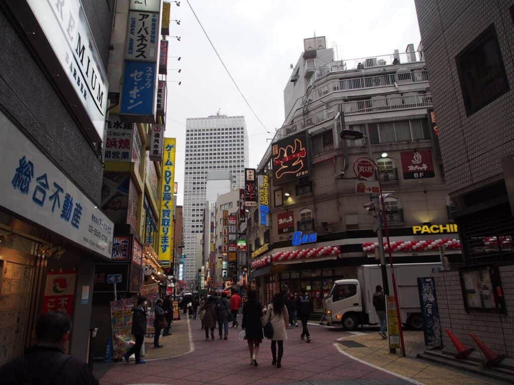 Einkaufsstraße in Nishi-Shinjuku