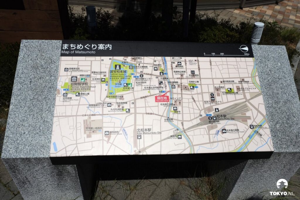 Orientierungsplan von Matsumoto mit markiertem Schlossgelände und Sehenswürdigkeiten