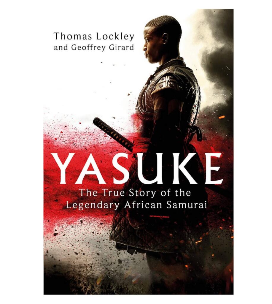 Yasuke: The True Story of the Legendary African Samurai" mit dramatischem Cover eines afrikanischen Samurai-Kriegers in Rüstung vor rauchigem Schlachtfeld-Hintergrund