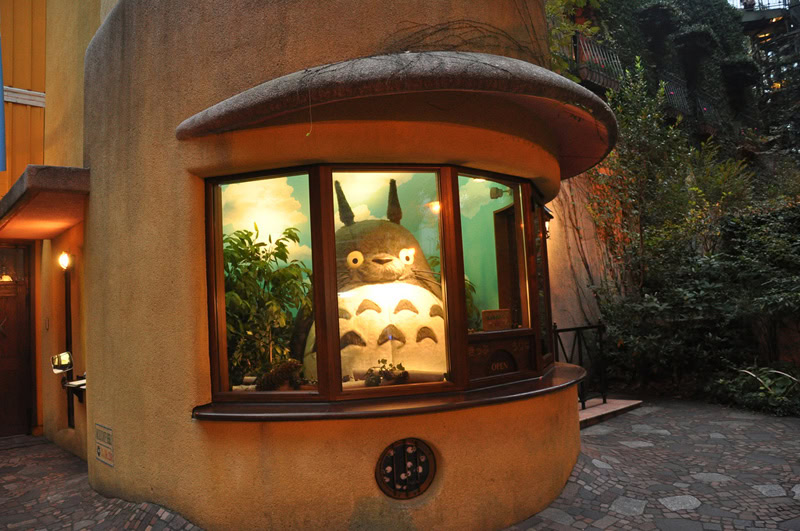 Eingangsbereich des Ghibli Museums mit thematischer Gestaltung