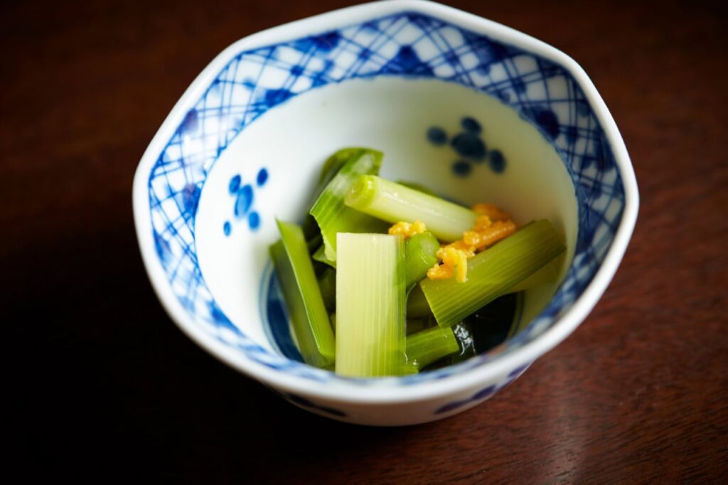 Schale mit japanischem Kobachi (gedünstetes Gemüse)
