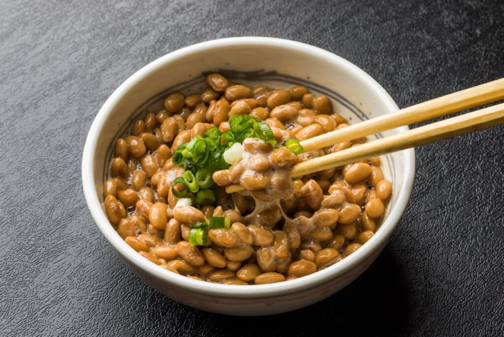 Natto sind fermentierte Sojabohnen