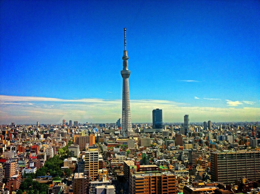 Panorama der Skyline von Tokio mit dem Tokyo Skytree im Hintergrund